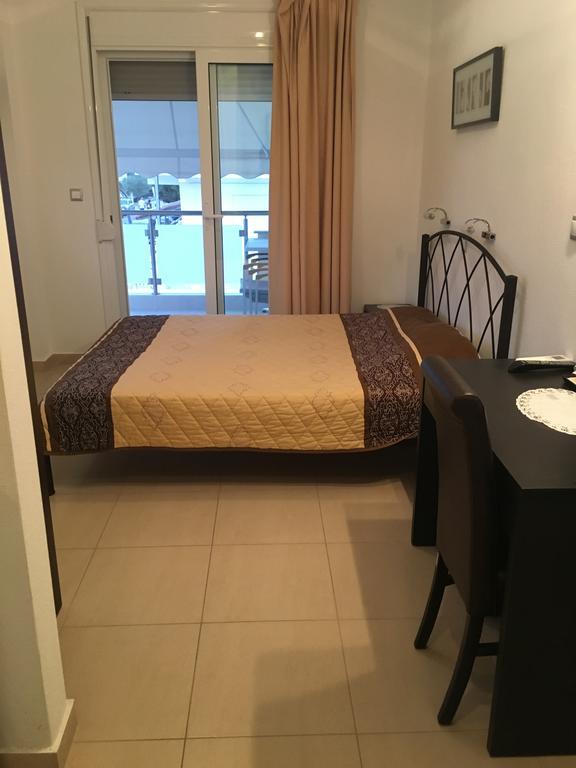 Vicky Rooms Paralia Dionisiou Eksteriør billede