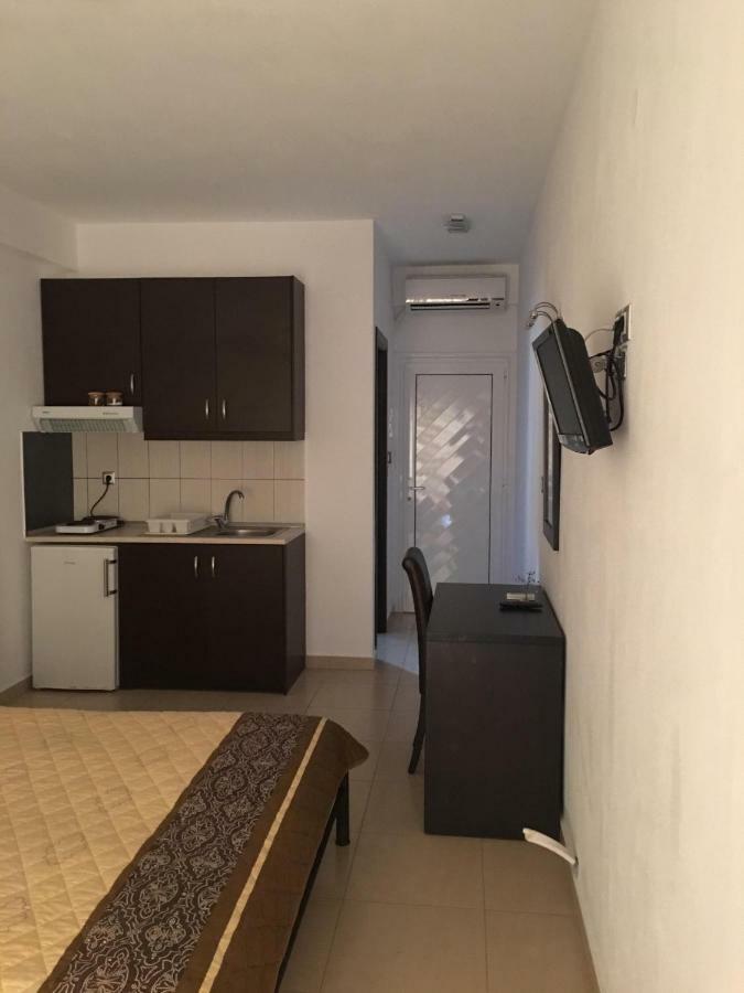 Vicky Rooms Paralia Dionisiou Eksteriør billede