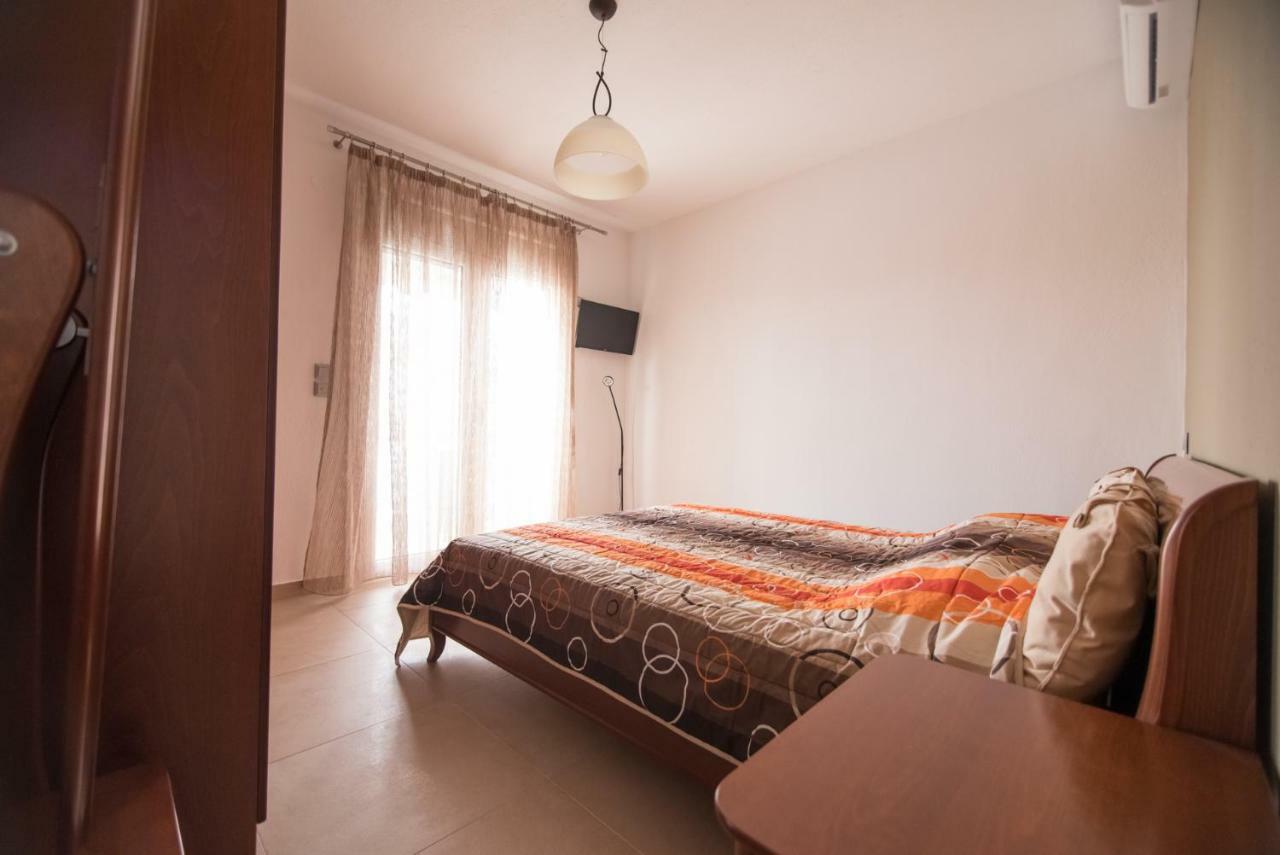 Vicky Rooms Paralia Dionisiou Eksteriør billede