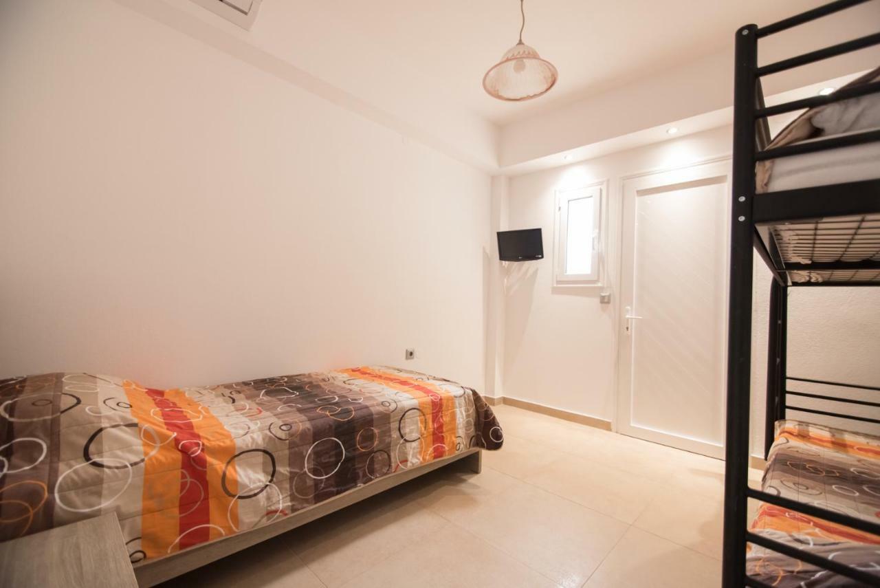 Vicky Rooms Paralia Dionisiou Eksteriør billede